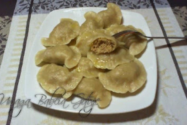 Pierogi z Kapustą Kiszoną i Mięsem