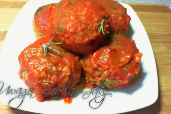 Kotlety z Cieciorki – Ciecierzycy w Sosie Pomidorowym