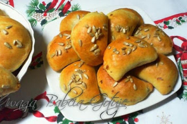 Pierogi Drożdżowe Pieczone z Kaszą Gryczaną