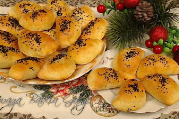 Pierogi Drożdżowe Pieczone z Kapustą i Grzybami