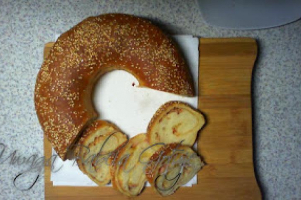Wieniec Drożdżowy z Szynką