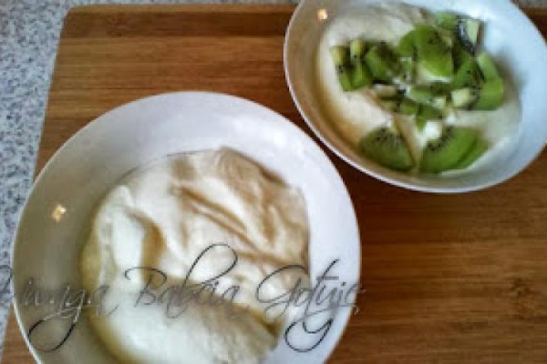 Domowy Jogurt Naturalny – przepis na przygotowanie