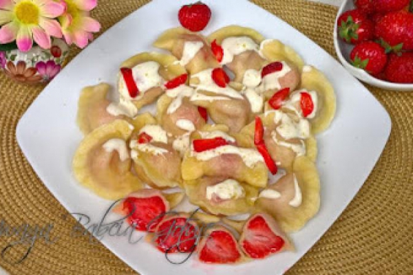 Pierogi z Truskawkami