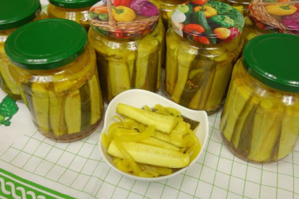 Cukinia marynowana z curry na zimę
