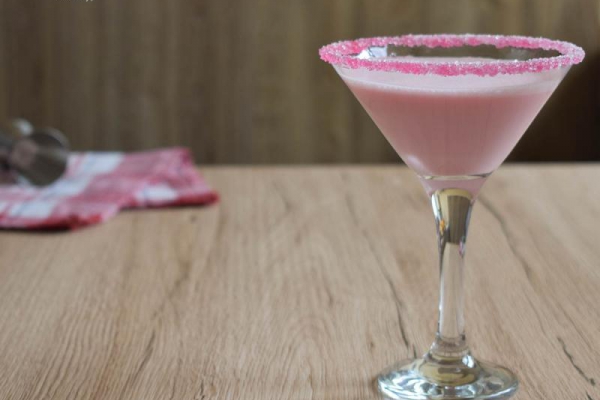 Pink Lady - jeden z ciekawszych przepisów kategorii drinki z malibu