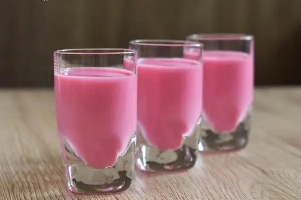 Pink Lady - wersja kobiecego drinka z malibu jako przepis na shot
