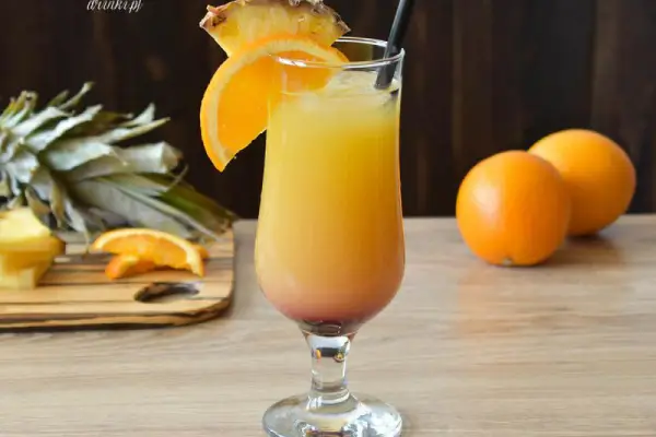 Exotic Summernight - drink z połączenia pomarańczy i ananasa