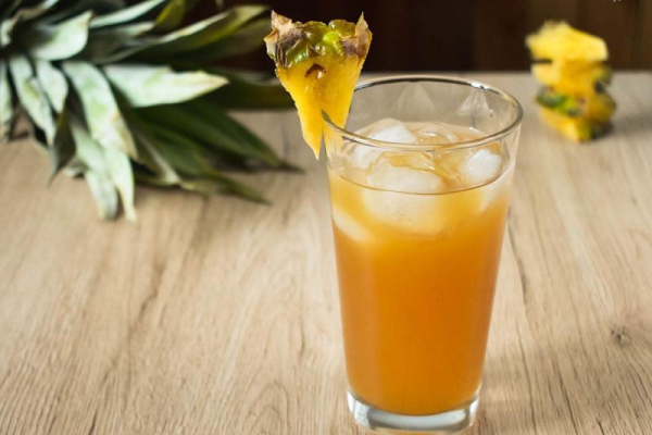 Jager na tropikalnej plaży - drink o bazie duetu Jagermeistera z rumem