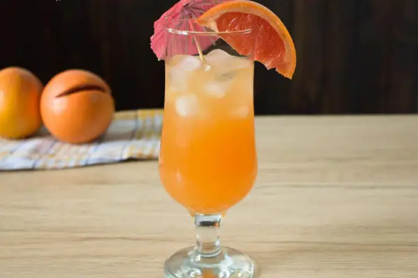 Słoneczne Orzeźwienie - jedna z propozycji na drinki z malibu rum