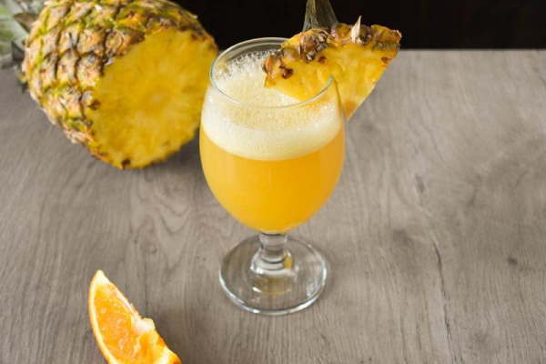 Ananasowe Uniesienie - pozycja kategorii przepisy na drinki z malibu