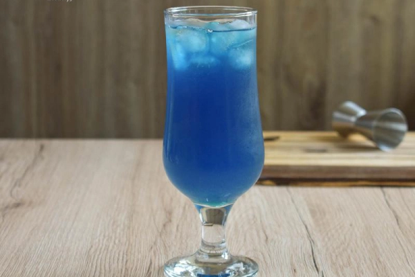 Blue Malibu - przepis na niebieski drink z malibu