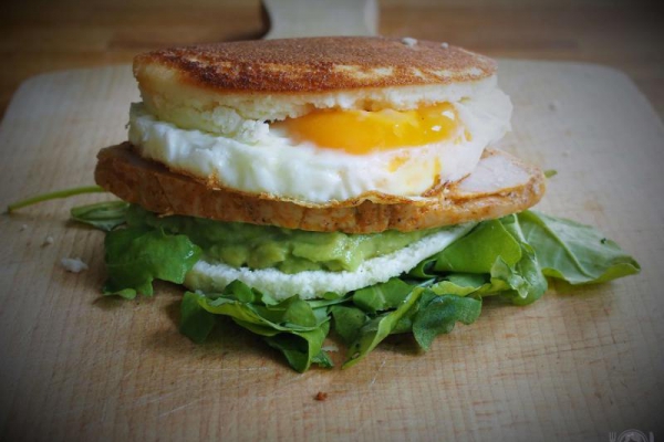 Keto Avocado & Egg McMuffin (Paleo, LowCarb)