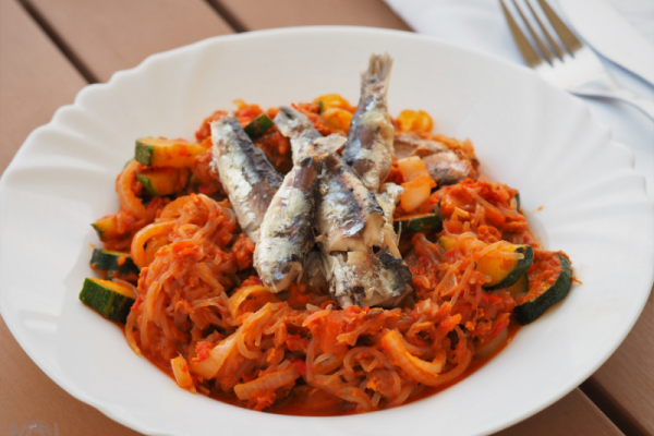Keto makaron z sardynkami i ajvarem (Paleo, LowCarb)