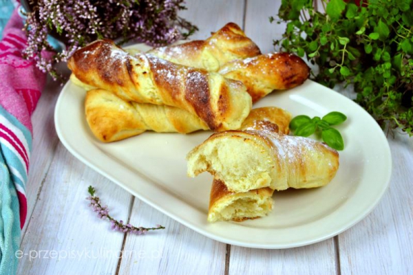 Drożdżowe paluchy z serem