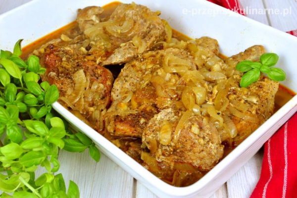 Łopatka wieprzowa pieczona w sosie