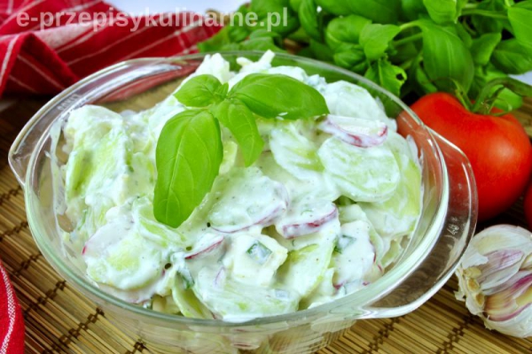 Szybka sałatka z ogórkiem i serem feta (na grilla)