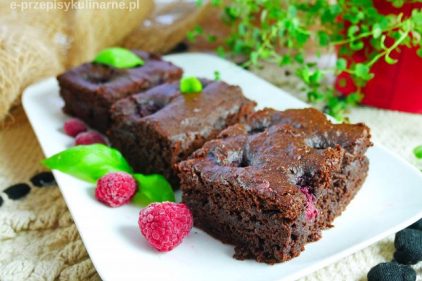 Fit brownie z malinami w pół godziny (307 kcal)