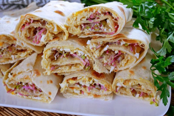 Tortilla z pastą jajeczną – pyszny pomysł na śniadanie lub imprezę