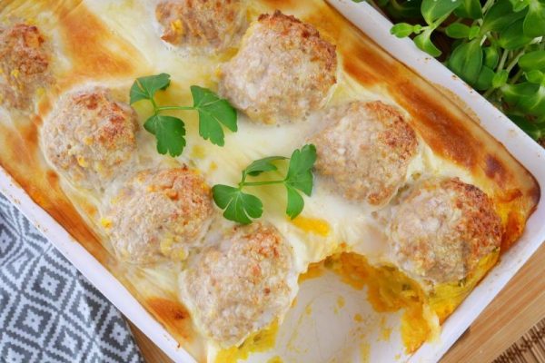 Pulpety zapiekane na puree ziemniaczanym – swojski przepis na obiad