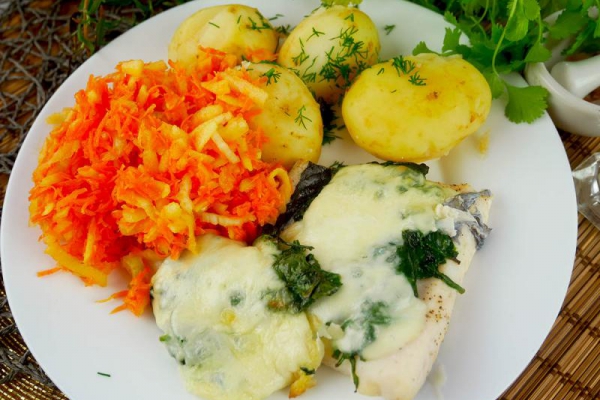 Ryba pieczona ze szpinakiem i mozzarellą