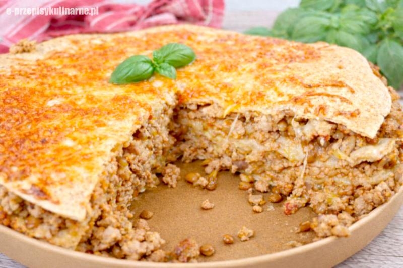 Torcik z tortilli z mięsem mielonym – szybki i smaczny obiad z piekarnika