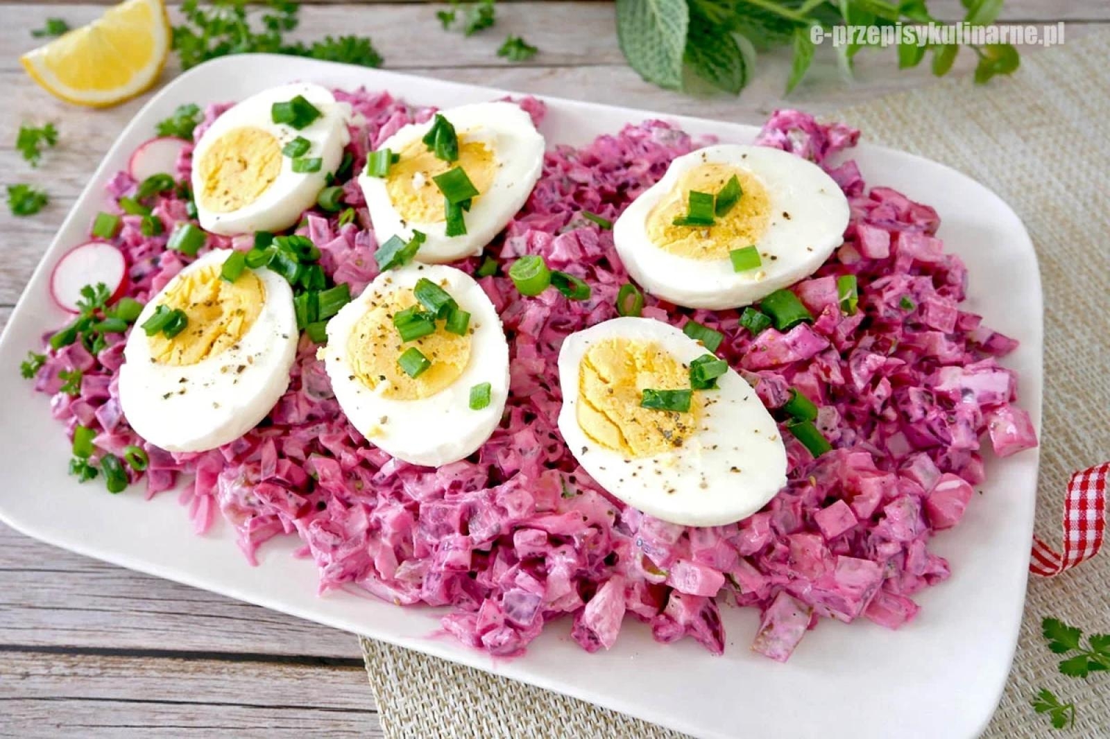 Jajka w buraczkach – prosty przepis na smaczną przekąskę