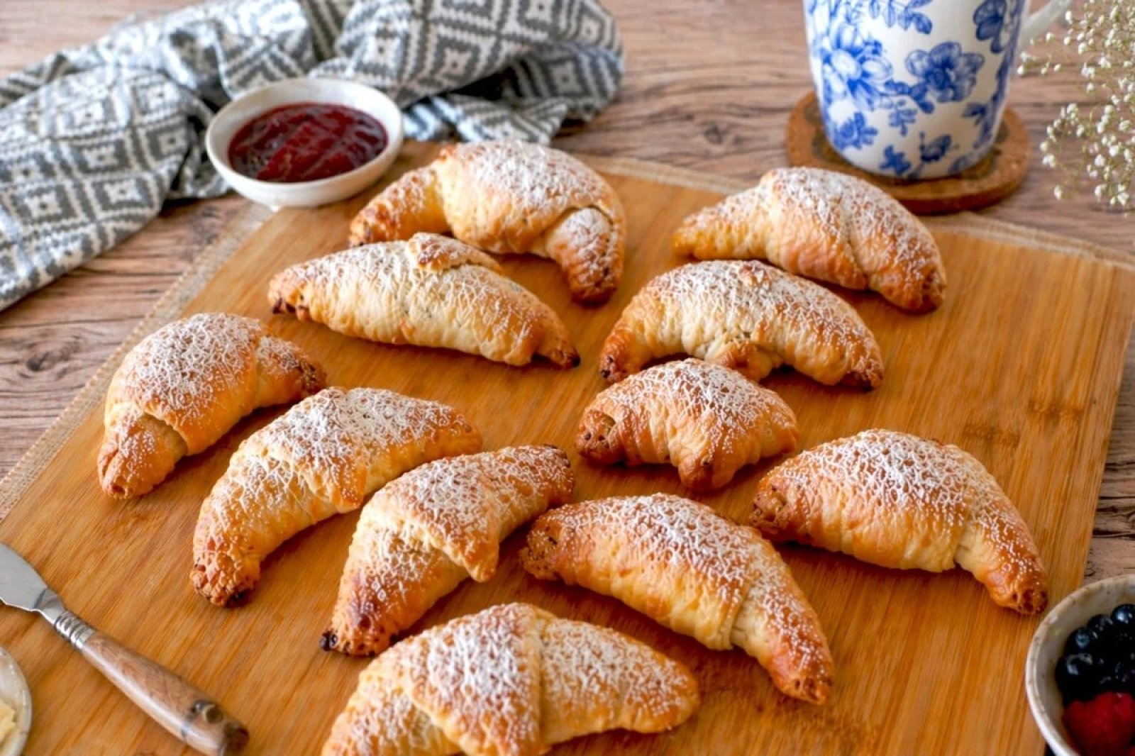 Rogaliki z air fryera – delikatne i kruche, idealne do kawy