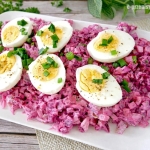 Jajka w buraczkach –...