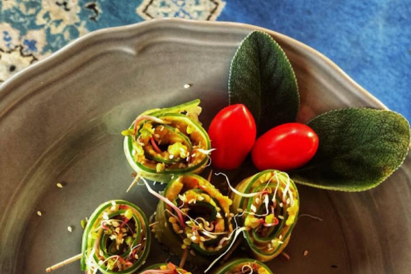 Rollsy z ogórka i kimchi