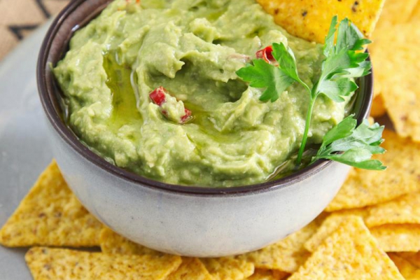 Meksykański dip z awokado. Przepis na guacamole