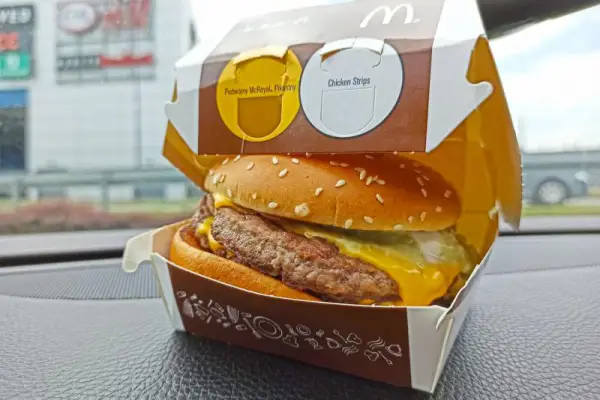McDonald’s zmienia recepturę swoich kultowych burgerów. Pierwszy raz od ponad 20 lat