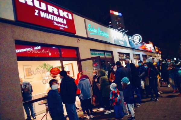 Małej cukierni Rurki z Wiatraka groziło bankructwo, ale zdarzył się cud. Teraz nie wyrabiają z produkcją