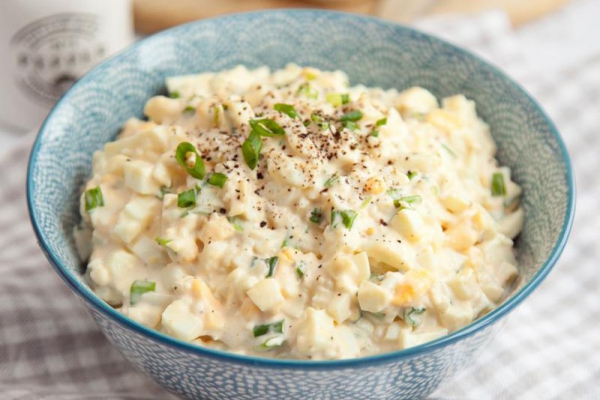 Domowa pasta jajeczna do pieczywa. Prosty przepis pyszne śniadanie
