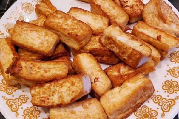 Czym jest tofu, czy jest zdrowe i jak najlepiej je przyrządzić? Wartości odżywcze tofu