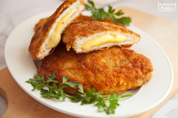 Kotlety szwajcarskie z serem i szynką. Klasyka, którą uwielbiamy. Przepis na cordon bleu