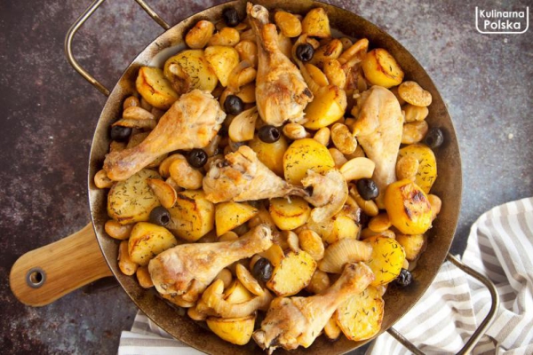 Casserole z kurczakiem, fasolą i ziemniakami. Przepis na pyszną zapiekankę
