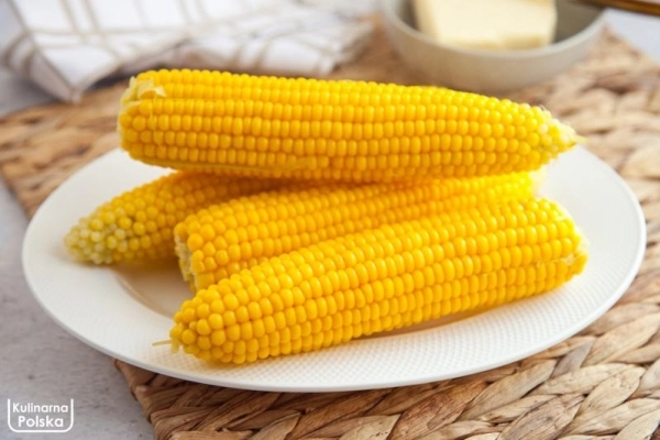 Jak długo gotować kukurydzę w kolbach? Kilka porad, aby zawsze wyszła idealna