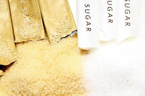 Czy brązowy cukier jest zdrowszy od białego? To jeden z największych żywieniowych mitów