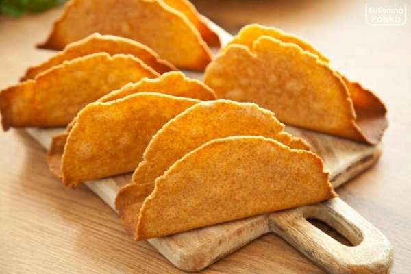 Kieszonki tacos. Można nadziać je na różne sposoby. Są chrupiące i łatwo wziąć je do ręki. PRZEPIS