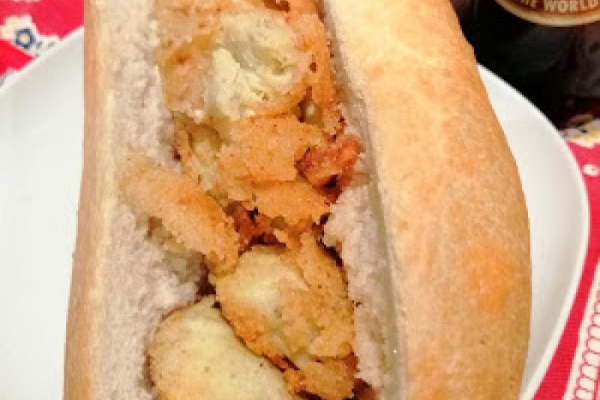 Hiszpania - Bagietka z panierowanymi karczochami (bocadillo de alcachofas)