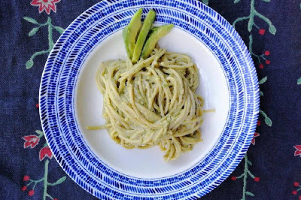 Meksyk - Spaghetti z salsą z awokado (Pastas con salsa de aguacate)