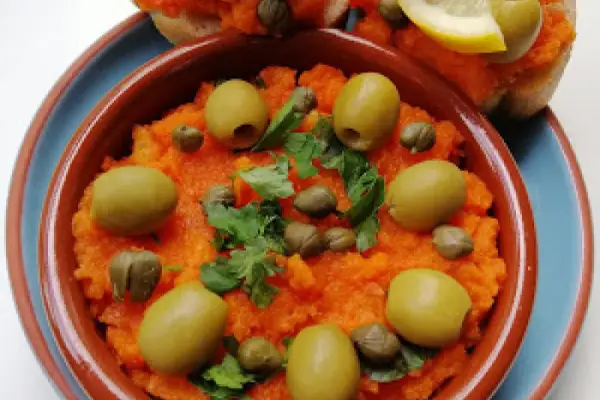 Tunezja - Pastosałatka z marchewki (Ommok houria)