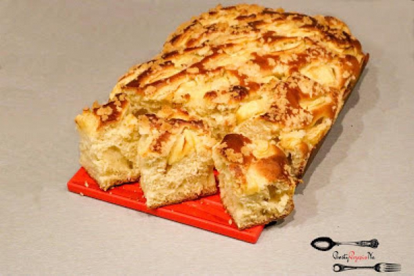 Ciasto drożdżowe z jabłkami