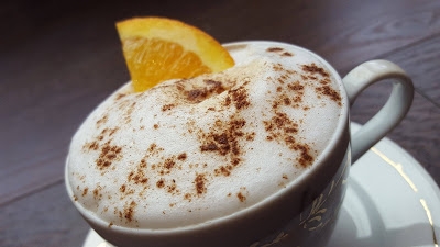 Kawa z Pianką i Pomarańczą