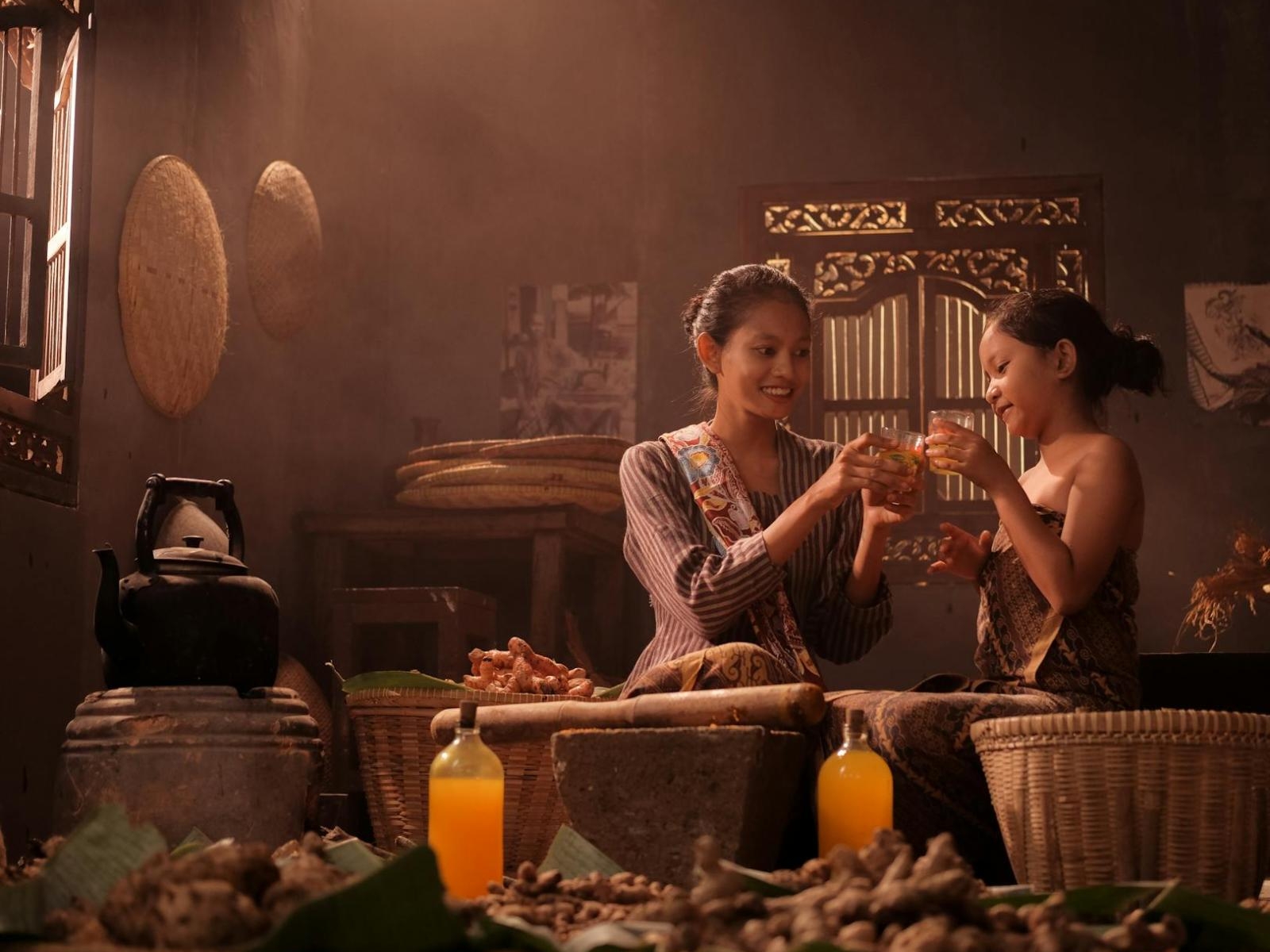 Domowy napój imbirowo‑kurkumowy: połączenie fermentu, przypraw i cytryny