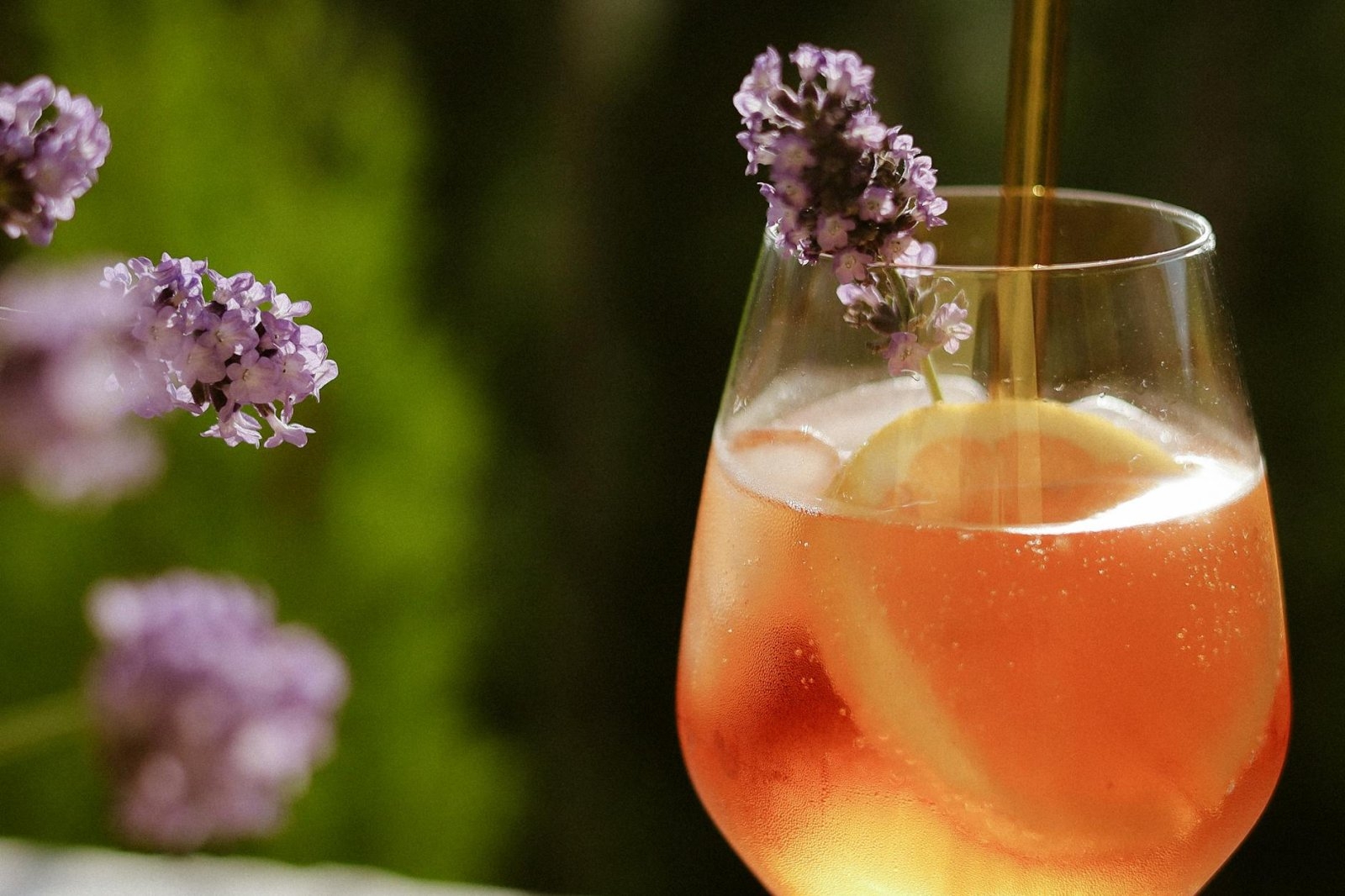 Spritz w wersji domowej: lekki, musujący drink idealny na balkon