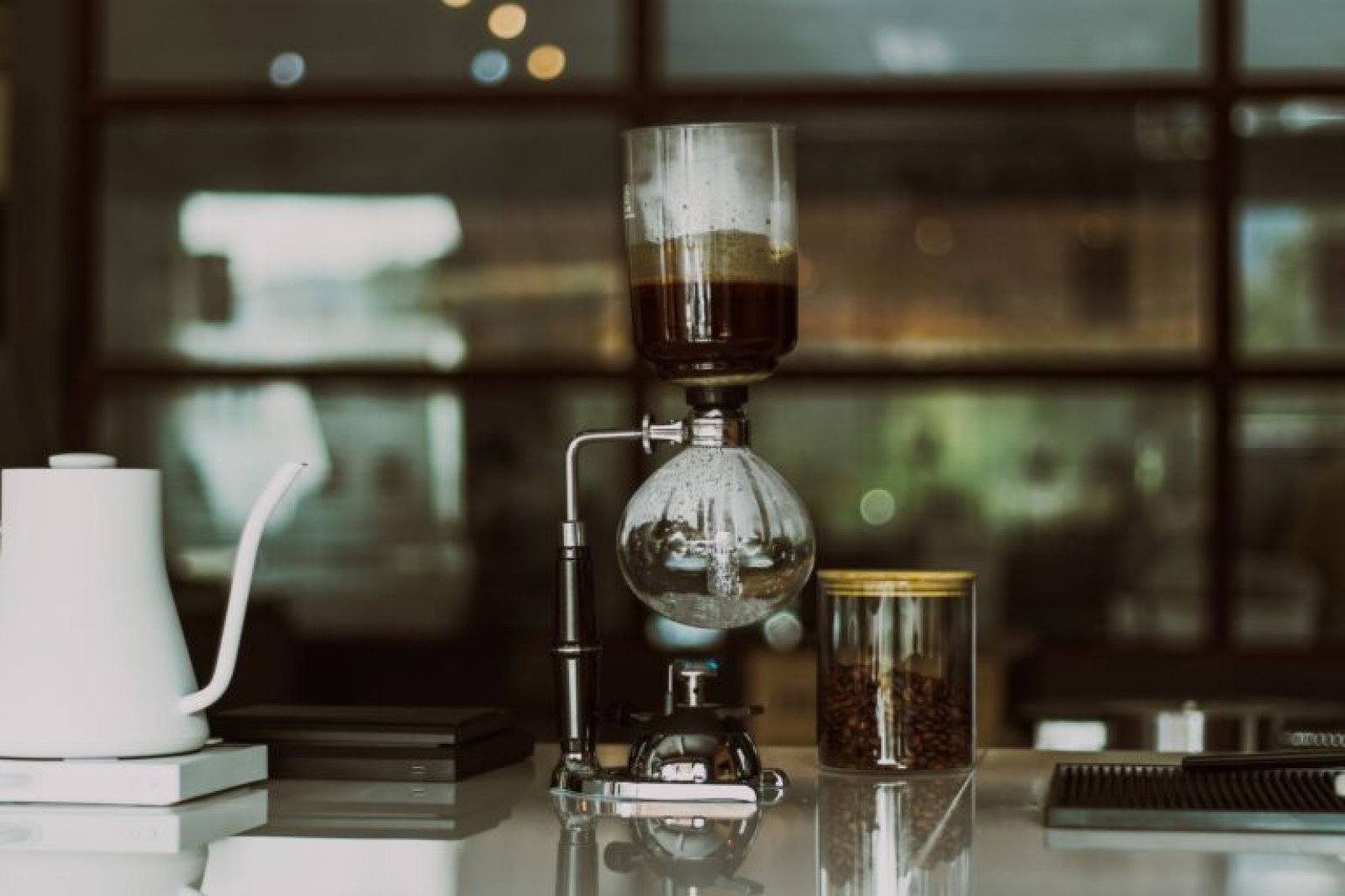Fermentowany napój z kawy (coffee kombucha): jak połączyć cold brew ze starterem