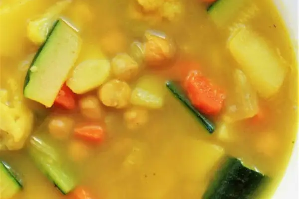 Jarzynowa zupa curry