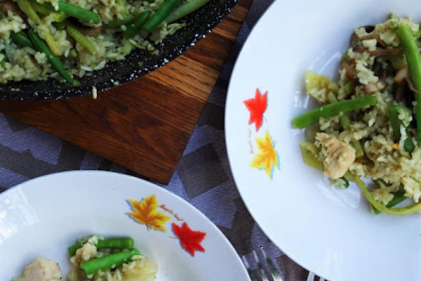 Risotto z fasolką szparagową, pieczarkami i piersią kurczaka
