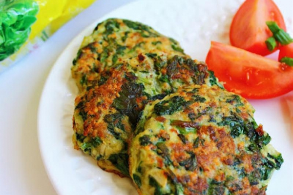 Burgery z makrelą i szpinakiem